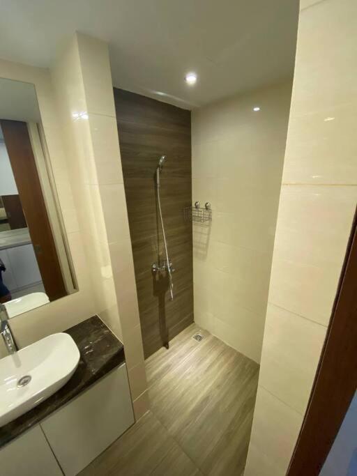 Nagoya Thamrin Apartment High Floor With View 외부 사진