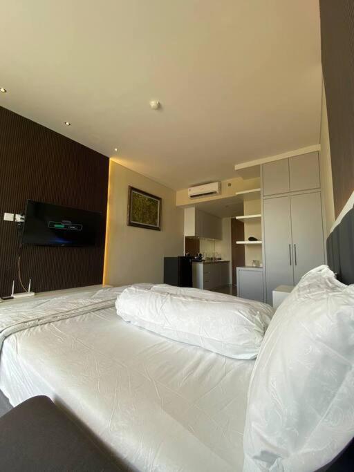 Nagoya Thamrin Apartment High Floor With View 외부 사진