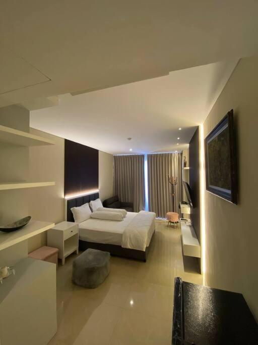Nagoya Thamrin Apartment High Floor With View 외부 사진