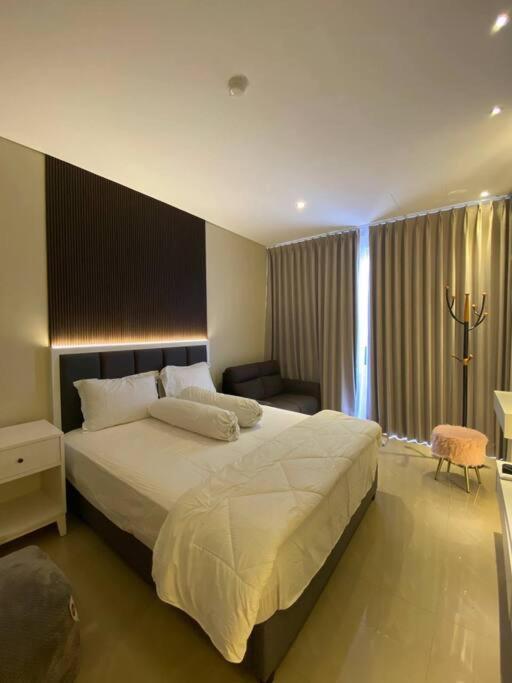 Nagoya Thamrin Apartment High Floor With View 외부 사진