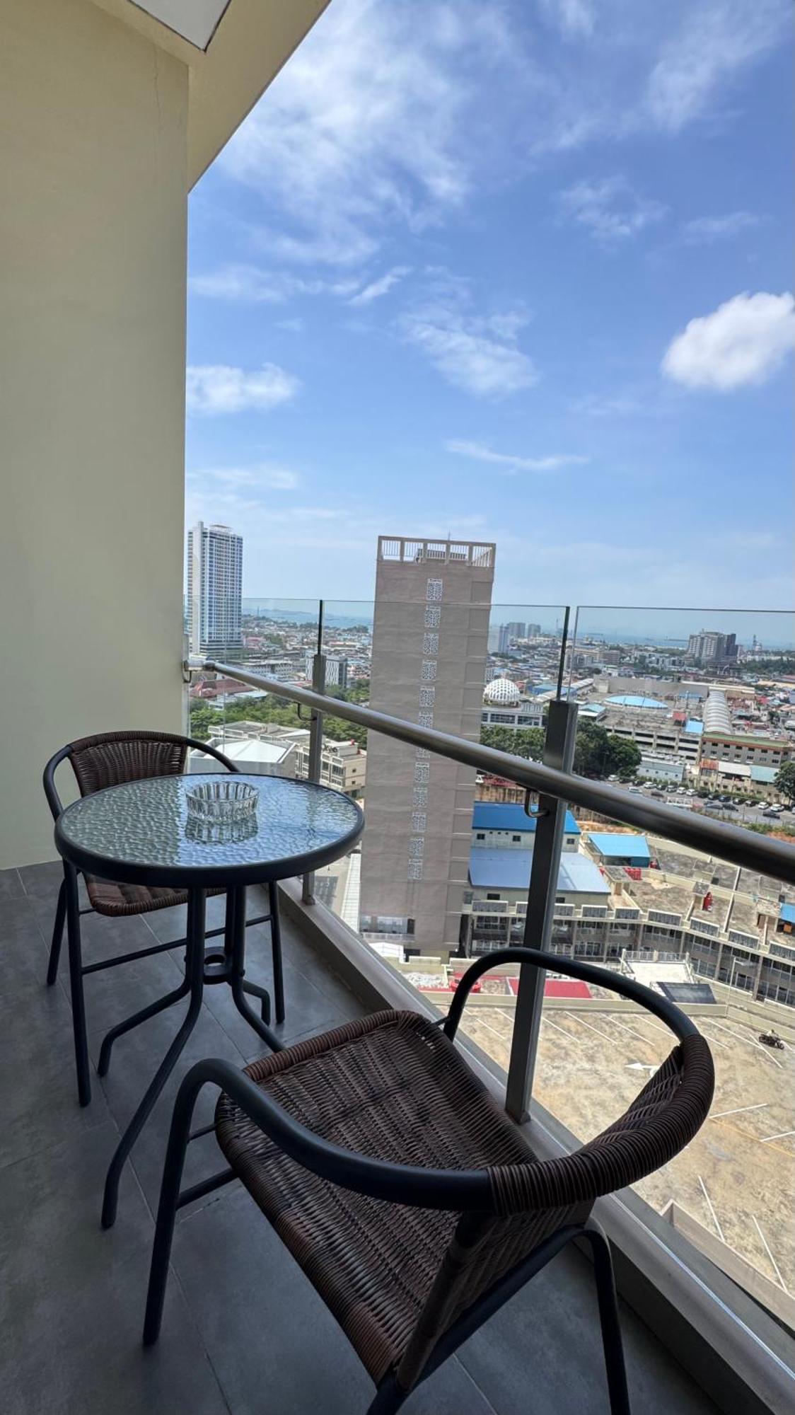 Nagoya Thamrin Apartment High Floor With View 외부 사진