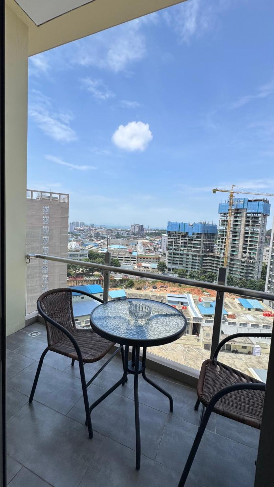 Nagoya Thamrin Apartment High Floor With View 외부 사진