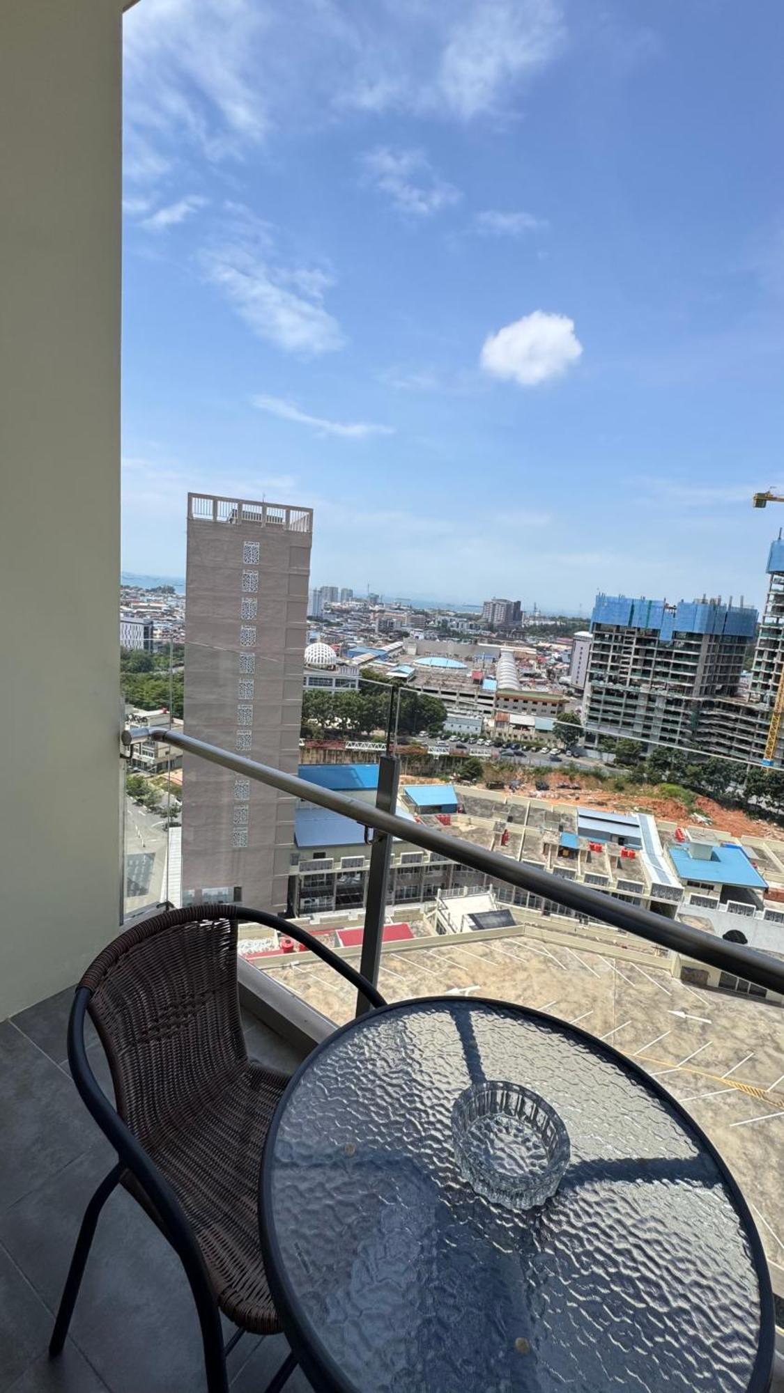 Nagoya Thamrin Apartment High Floor With View 외부 사진