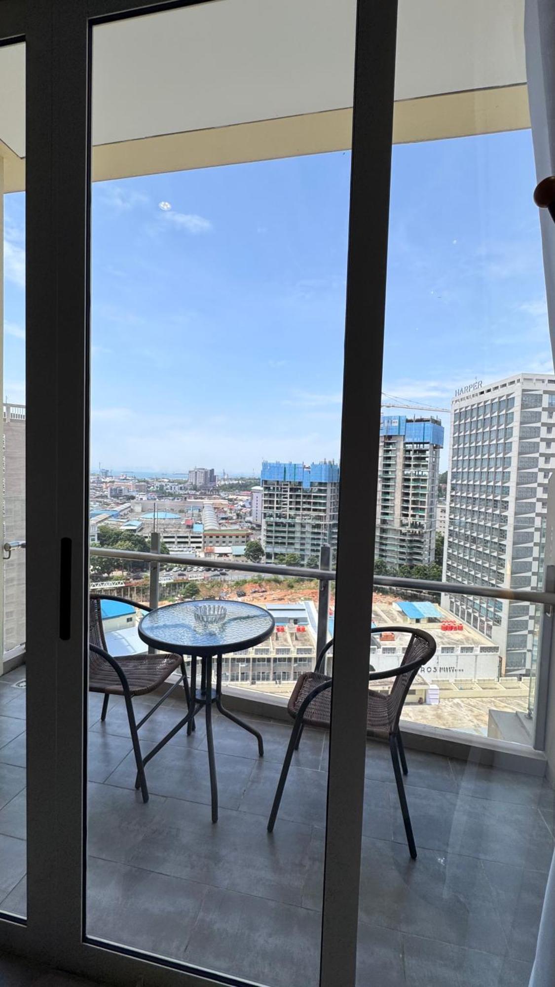 Nagoya Thamrin Apartment High Floor With View 외부 사진